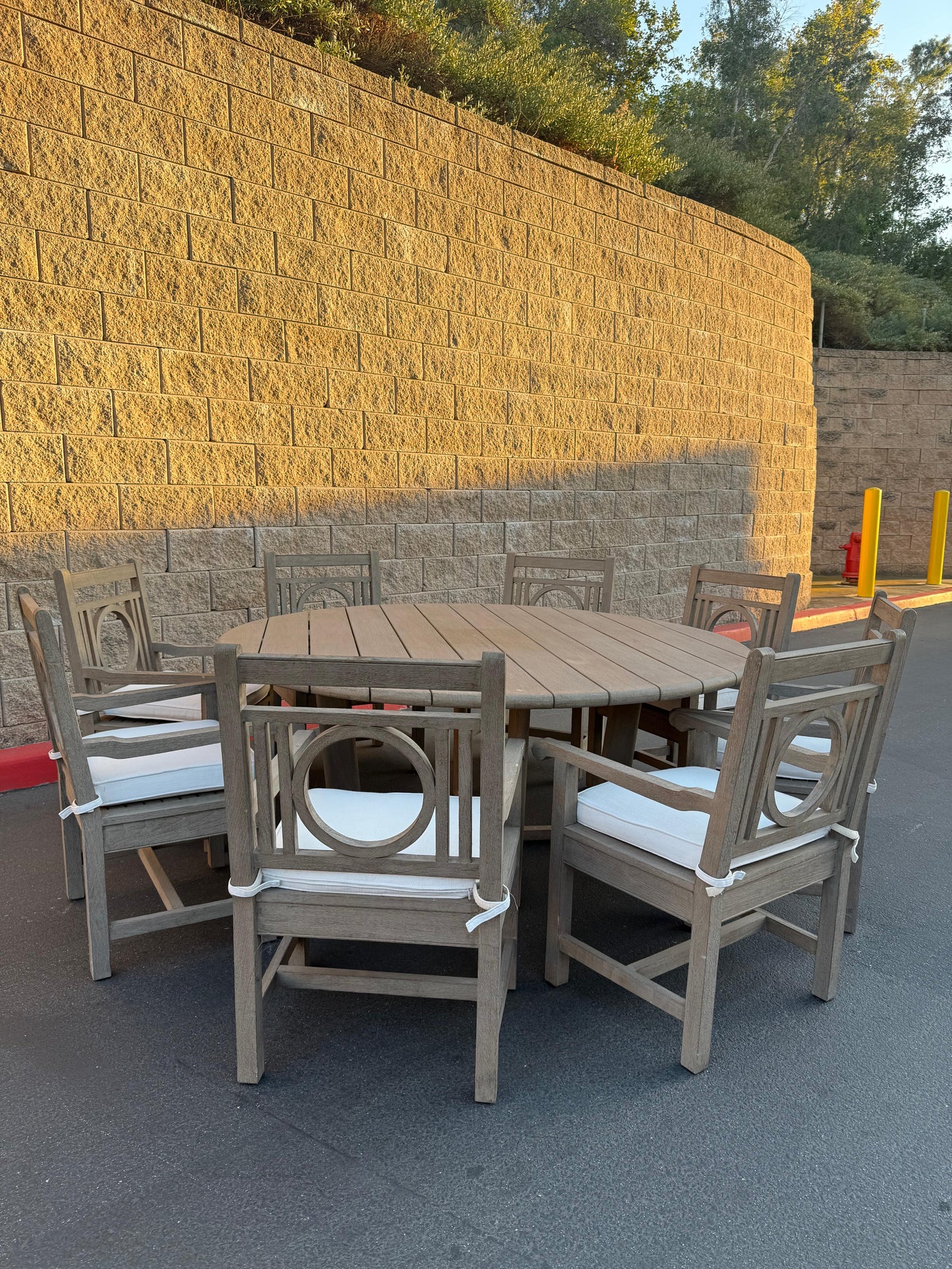 RH Dinning Table and Chairs