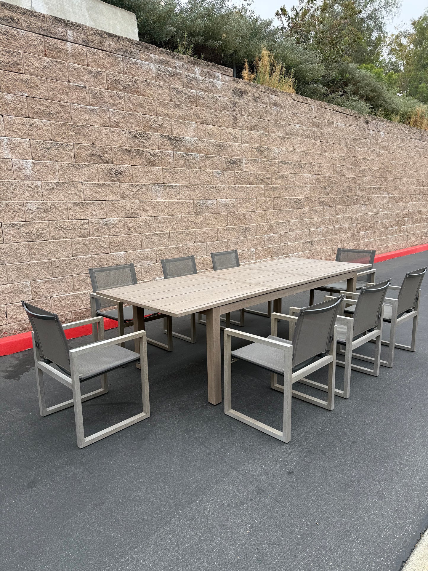 RH Dinning Table and Chairs
