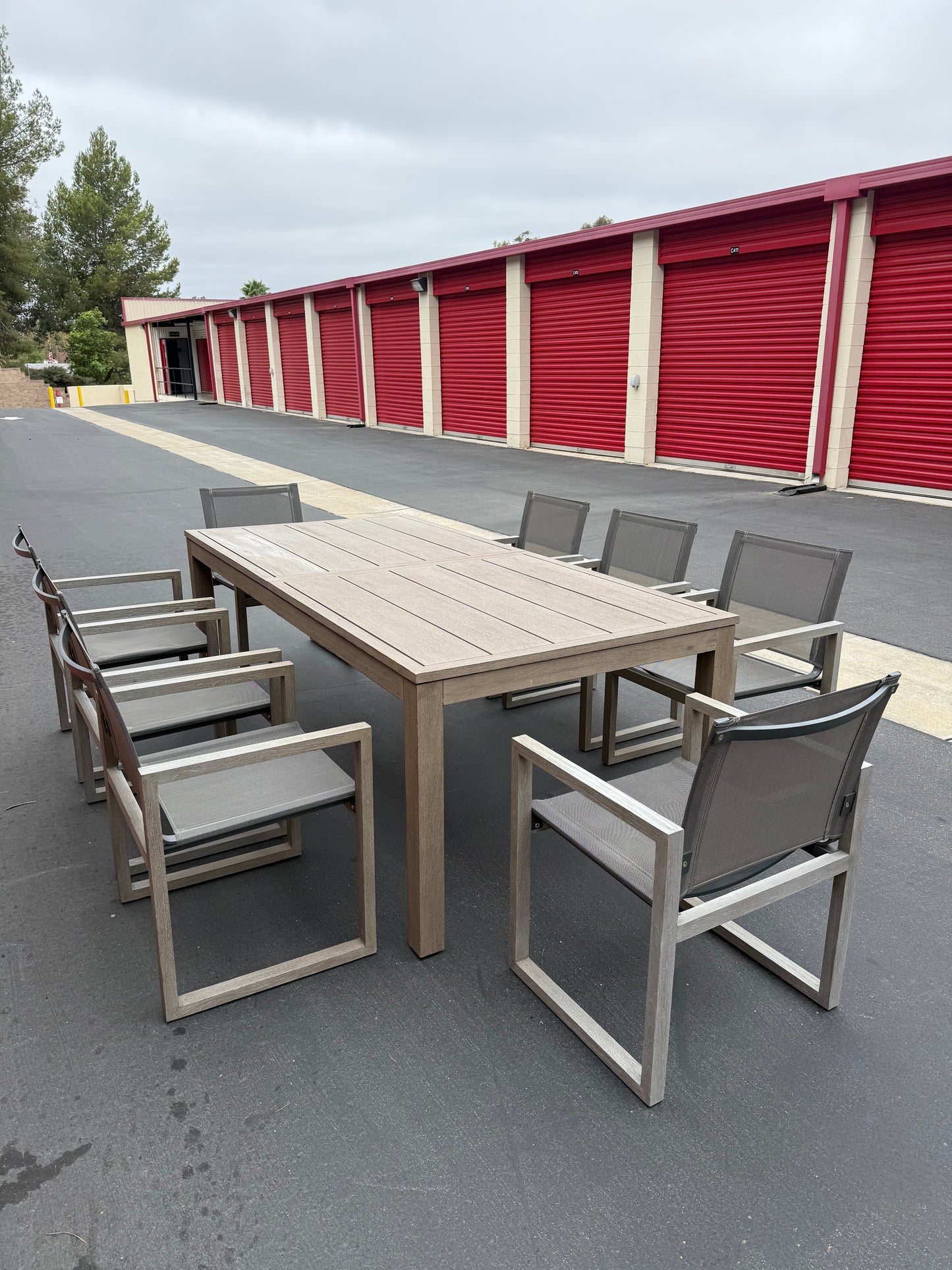 RH Dinning Table and Chairs
