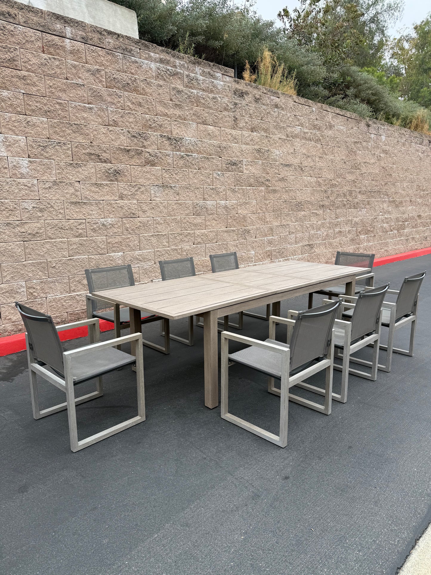 RH Dinning Table and Chairs
