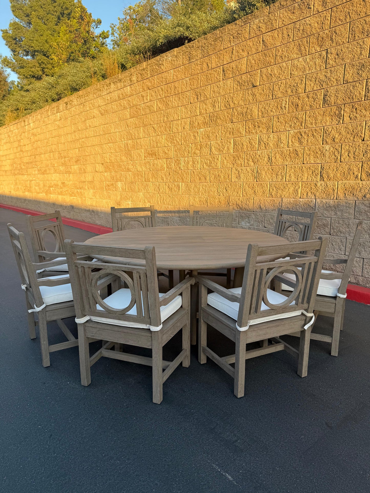 RH Dinning Table and Chairs